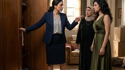 انا موظفة في بنك بقلم رومانى مكرم