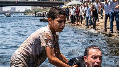 طفل حافى القدمين