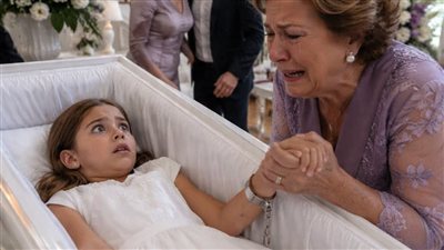 الجده فتحت نعش حفيدتها